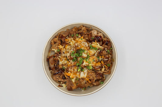 Bowl de carne desmechada de res con arroz y vegetales